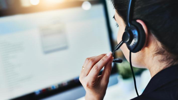 Un deputat PNL cere concedierea roboților din call center