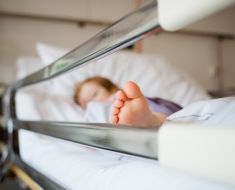 Alertă sanitară! Doi copii au fost diagnosticați malarie, după o călătorie în Africa. Un al treilea caz este monitorizat