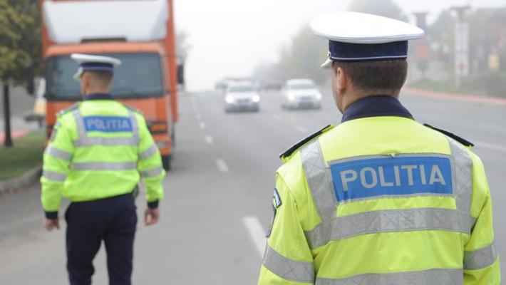 Copil de 10 ani prins de poliţişti la volan