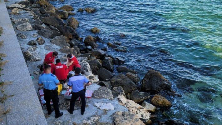 Un băiat de 6 ani nu a mai putut să coboare de pe stabilopozi, în zona Cazino
