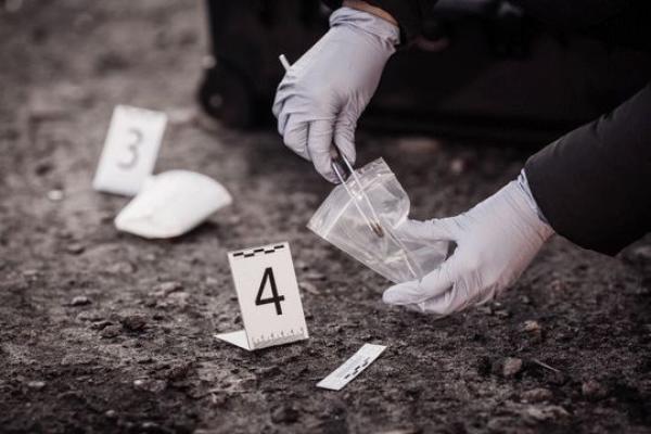 Și-a bătut măr concubina, apoi s-a sinucis