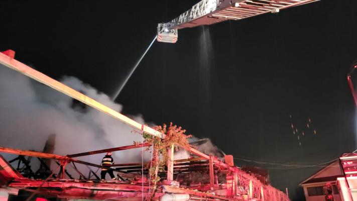 Incendiu la o casă din localitatea Cumpăna. Video