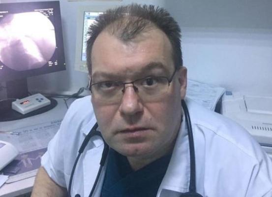 Medicul acuzat că folosea stimulatoare cardiace de la morți vrea să fie, în continuare, șef 