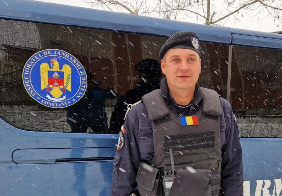 Şofer salvat dintr-o maşină în flăcări, de un jandarm constănțean