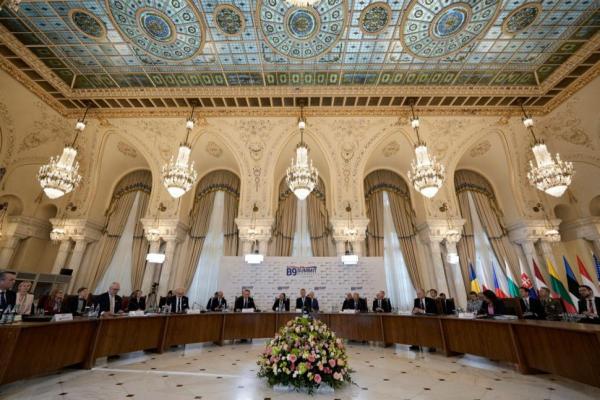 Summit B9: Aliaţii sunt pregătiţi să crească nivelul prezenţei militare în ţările de pe Flancul estic