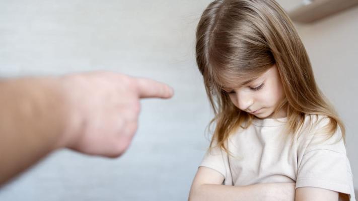 Ești un părinte prea sever? Cum afectează acest lucru atitudinea copiilor tăi