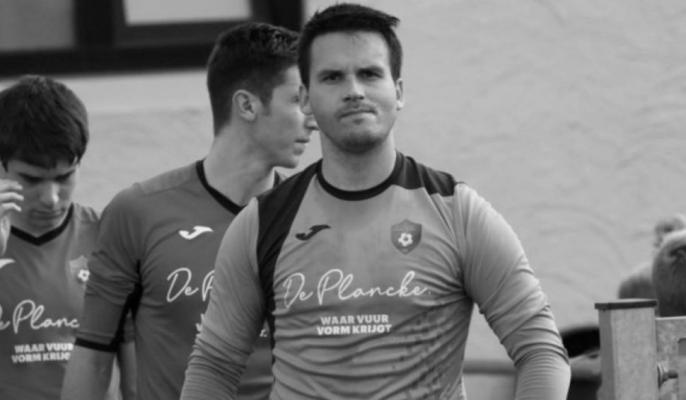 Un fotbalist a murit la 25 de ani, după ce a apărat un penalty