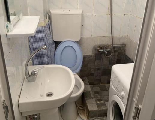 Garsonieră de 23 mp, închiriată cu 250 de euro. Stați să vedeți cum e interiorul! Video