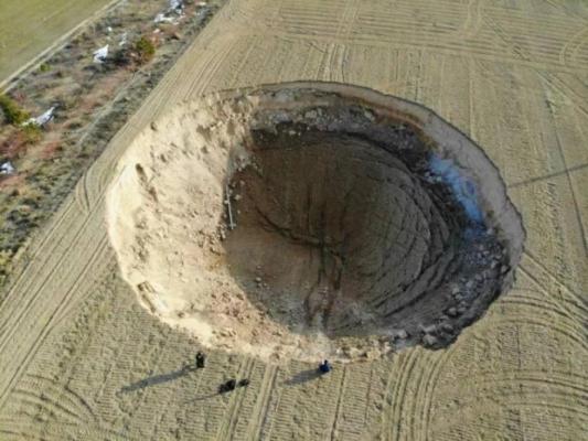  O nouă groapă gigant formată în Turcia după un cutremur de 4,3
