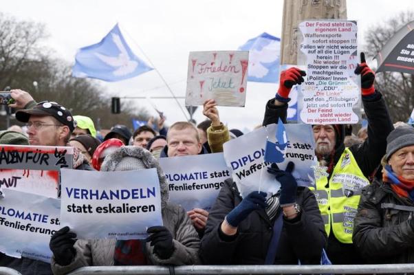 10 mii de persoane au protestat la Berlin împotriva înarmării Ucrainei 