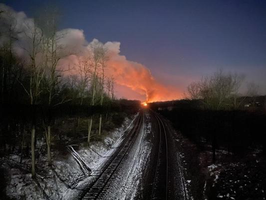 Incendiu masiv după deraierea unui tren în Ohio
