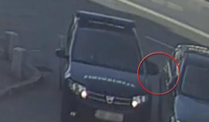 Momentul în care un jandarm din București zgârie intenționat o mașină oprită pe avarii