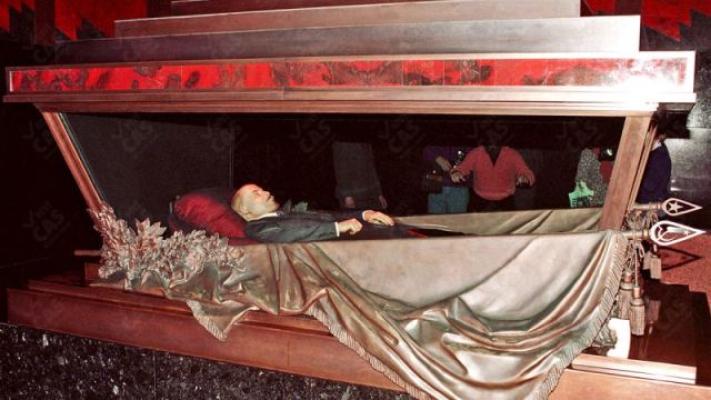Un rus beat criţă a vrut să fure trupul îmbălsămat al lui Lenin
