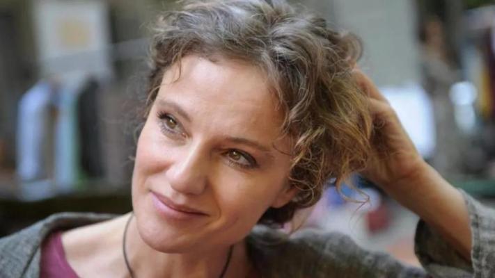 Actrița Lia Bugnar s-a ales cu dosar penal după ce a căzut cu bicicleta pe o stradă pustie