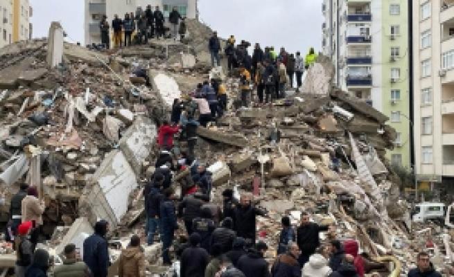 Un bebeluş de 7 luni a fost salvat, la 140 de ore după cutremur! Video