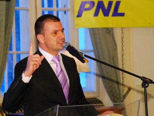 Un deputat PNL celebru scapă de acuzaţii într-un dosar de corupţie