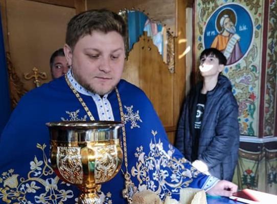 Preotul internat la ATI, în stare critică, ar fi băut o substanță chimică! 