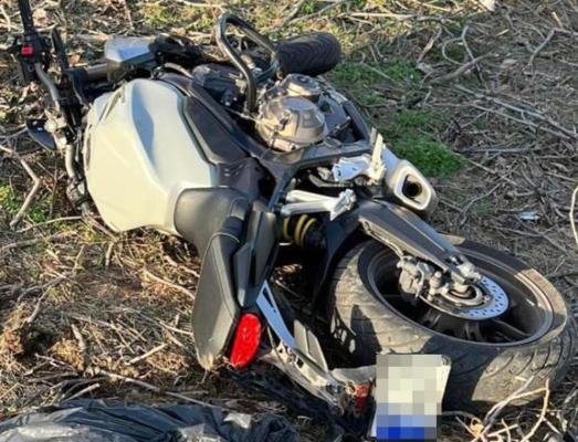Accident rutier la Castelu. Un motociclist a ajuns la spital, grav rănit
