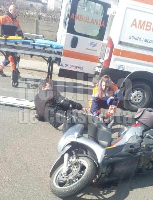 Un motociclist a derapat pe pod, la Ovidiu, și și-a rupt piciorul!