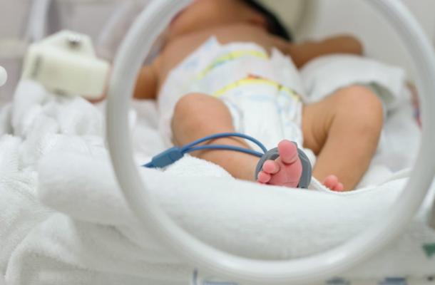 O gravidă din Târgu-Neamţ a născut acasă, asistată de soţ