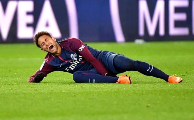 Fotbal: Brazilianul Neymar a suferit o entorsă la glenză, anunţă PSG