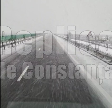 Atentie, soferi! Ninge pe Autostrada Soarelui! Video