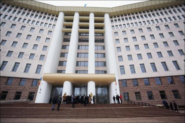  Sintagma „limba moldovenească“ ar putea fi înlocuită cu „limba română“ în Constituţia R. Moldova