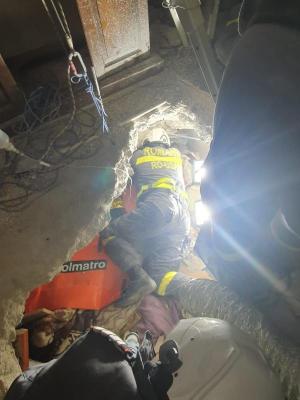 Miracole printre ruinele din Turcia. Un băiețel de 3 ani a fost salvat de pompierii din Republica Moldova