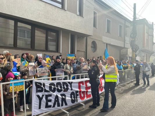 Miting organizat de refugiații ucraineni, la un an de la începerea războiului, în Constanța 