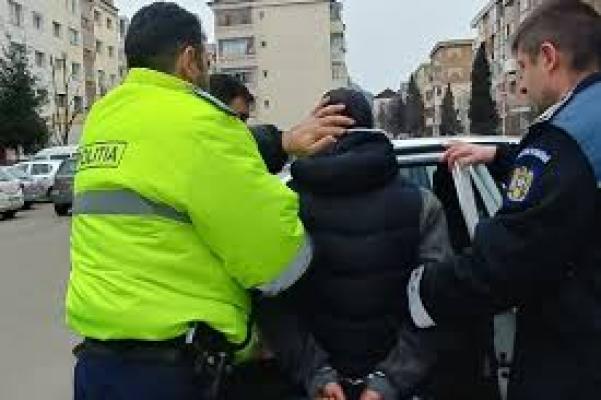 Proxenet arestat după ce a obligat două minore să se prostitueze, în Năvodari și Constanța