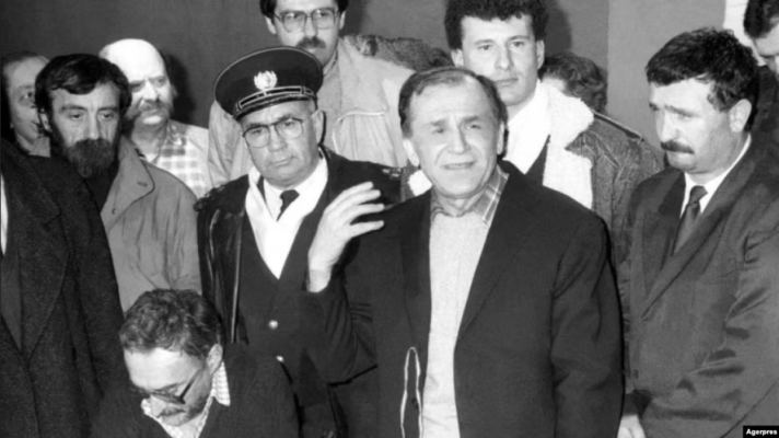 Instanţa supremă scapă de dosarul ''Revoluţiei'' şi-l trimite la Curtea de Apel Bucureşti