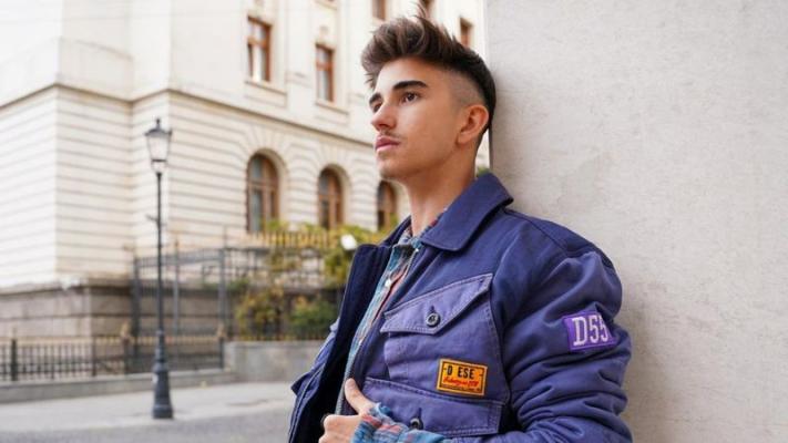 Decesul bunicii i-a marcat viața lui Sebastian Dobrincu: „A murit de cancer la Spitalul Fundeni, din lipsa resurselor medicale”