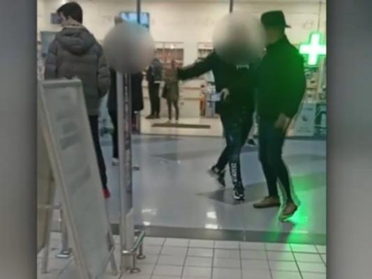 Constănțeni țepuiți de doi bărbați care se dădeau surdo-muți
