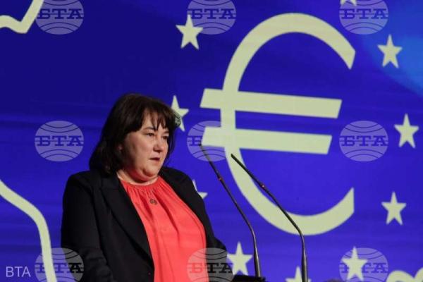 Bulgaria: Ministrul de Finanţe vrea o majorare a salariului minim la 940 leva (480 euro) pe lună