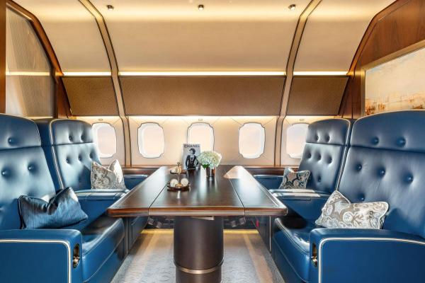 Cum arată avionul închiriat de Iohannis