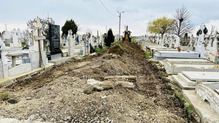 Profanare de morminte în două cimitire din Timiş. Poliţiştii au deschis o anchetă