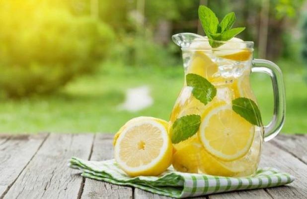 Băutura cu mentă și lămâie care curăță ficatul