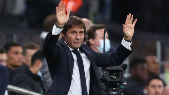 Fotbal: Clubul Tottenham a renunţat la serviciile antrenorului Antonio Conte