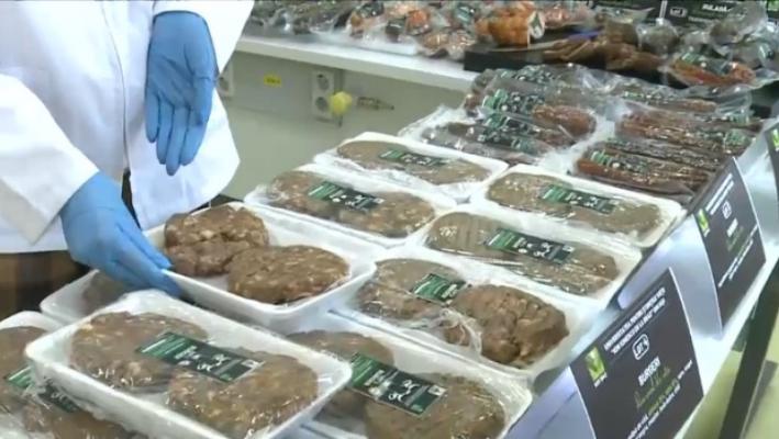Cu ce pot fi înlocuiți conservanții artificiali. Un gup de studenți le-a propus producătorilor din carne trei variante