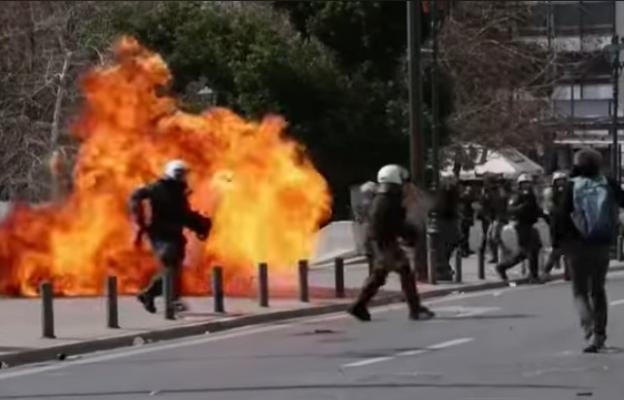 Catastrofă feroviară în Grecia: Furia degenerează în violenţe. Video