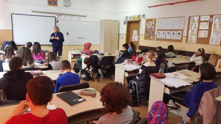 Acțiuni preventive desfășurate de polițiștii constănțeni, în unitățile de învățământ