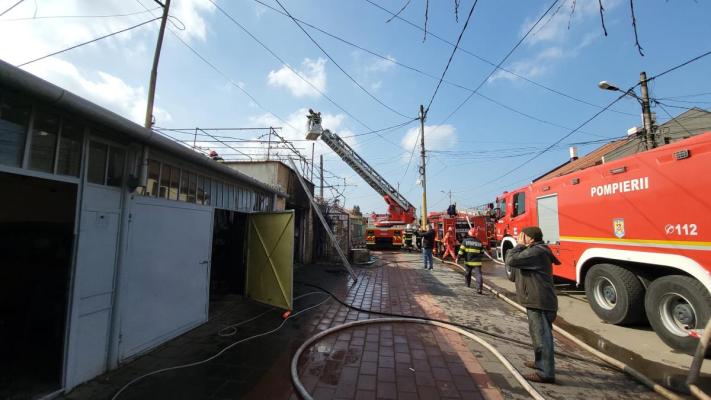 Incendiu puternic la o locuință în Cumpăna