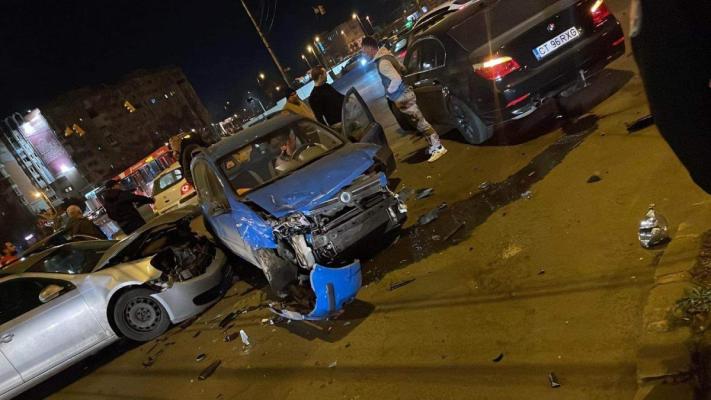 Un tânăr de 19 ani a fost rănit, după un accident rutier petrecut pe bulevardul 1 Mai