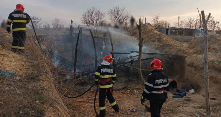 Incendiu la un grajd de animale, după ce mai mulți copii s-au jucat cu focul