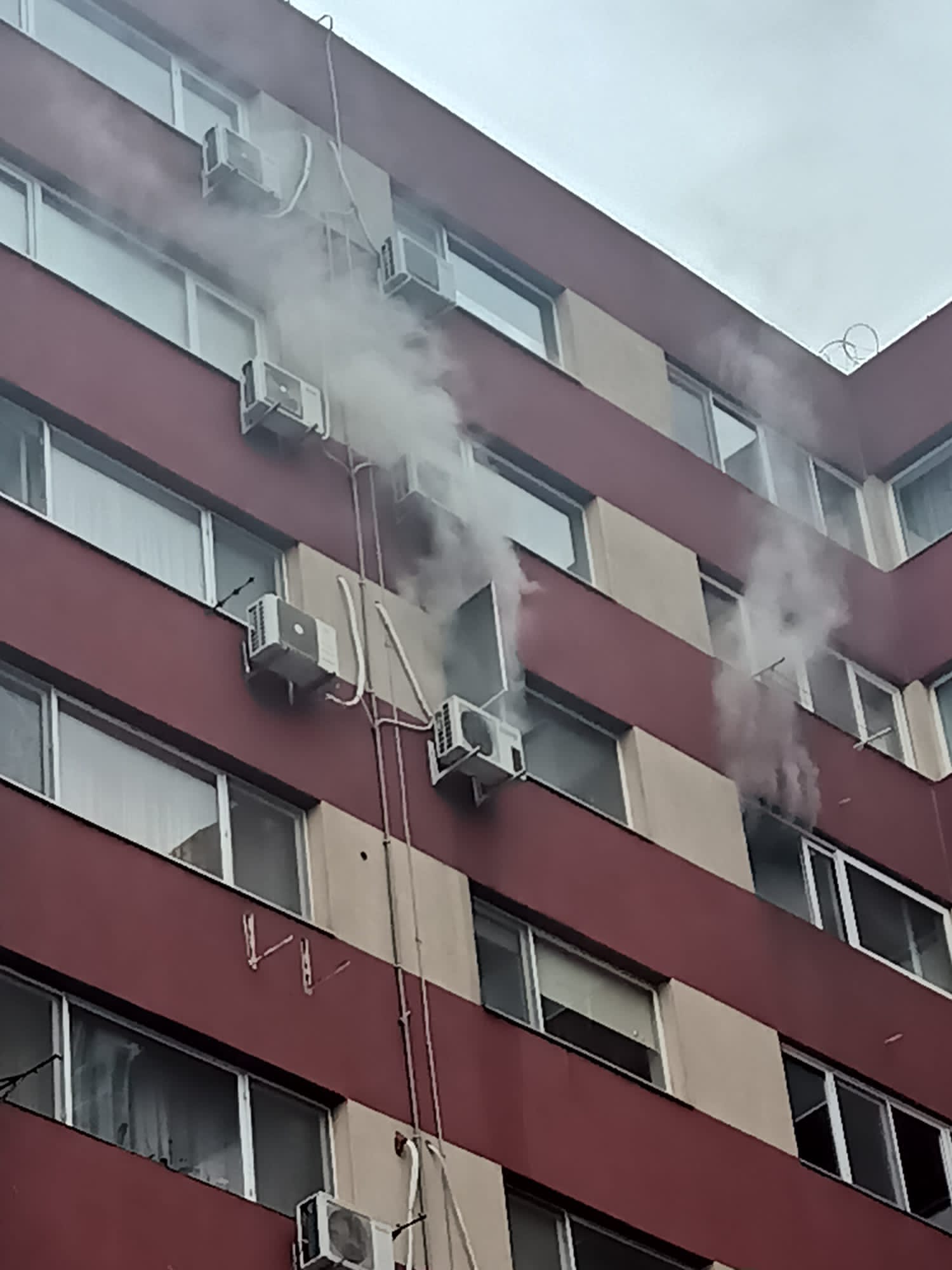 Incendiu la un apartament, pe strada Baba Novac