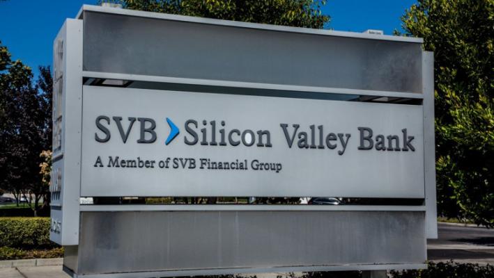 Falimentul Silicon Valley Bank zgudie lumea bancară: Rezerva Federală a SUA convoacă o şedinţă de urgenţă cu uşile închise