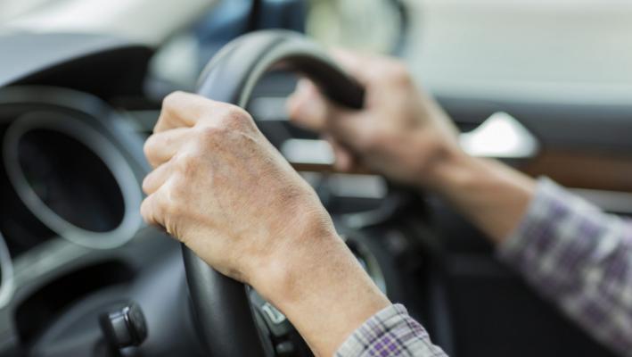 Recidivist trimis în judecată, pentru conducerea unui vehicul fără permis