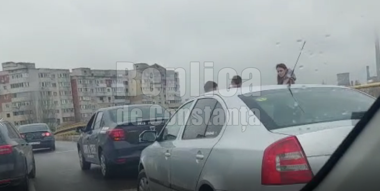 Coliziune între 2 autoturisme, pe Aurel Vlaicu. Video