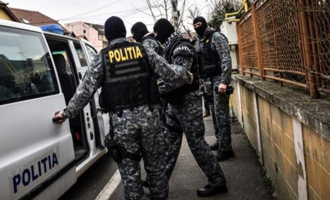 Recidivist, arestat preventiv după ce a exploatat sexual două tinere. Video