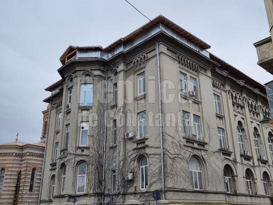 Tănăsescu: Restaurarea acoperișului la Palatul Arhiepiscopal, afectat de incendiu, e un proces amplu. Video